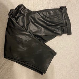 Black leather belted trousers 💓